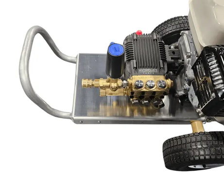 PRESSURE WASHER HONDA GX200 - 3GPM @2500PSI ON WHEELED CART