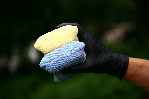 Tiffiany Microfiber Applicator Pad in action blue and yellow